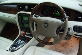 Jaguar XJ8