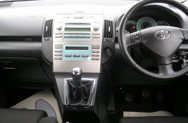 Toyota Corolla Verso 2.2 D-4D