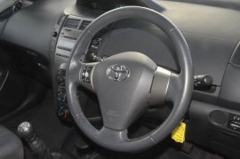 Toyota YARIS 5-DR 1.33 VVT-i TR