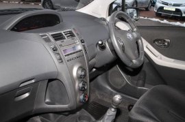 Toyota YARIS 5-DR 1.33 VVT-i TR