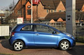 Toyota YARIS 3-DR 1.33 VVT-i TR