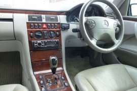Mercedes-Benz E Class E200 Classic 4dr Auto 2.6