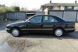 Mercedes-Benz E Class E200 Classic 4dr Auto 2.6