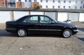 Mercedes-Benz E Class E200 Classic 4dr Auto 2.6