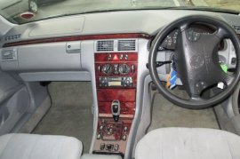 Mercedes-Benz E Class E240 Classic 4dr Tip Auto [2