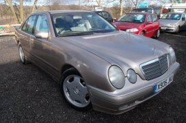 Mercedes-Benz E Class E240 Classic 4dr Tip Auto [2