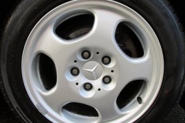 Mercedes-Benz E Class E200 Classic 4dr Auto 2.6