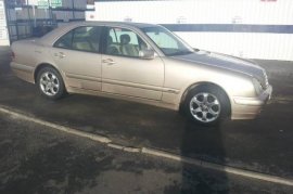 Mercedes-Benz E Class E220 CDi Classic 4dr Auto [5