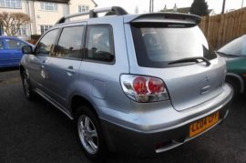 Mitsubishi Outlander   SE 2.4
