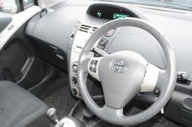 Toyota YARIS 3-DR 1.3 VVT-i T3 3dr
