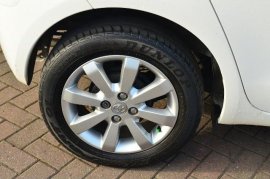 Toyota YARIS 5-DR 1.33 VVT-i T