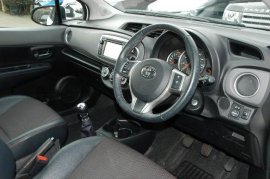 Toyota YARIS 3-DR 1.33 VVT-i SR