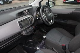 Toyota YARIS 5-DR 1.33 VVT-i TR