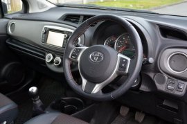 Toyota YARIS 3-DR 1.33 VVT-i SR