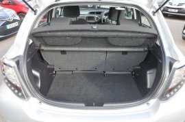 Toyota YARIS 5-DR 1.33 VVT-i TR