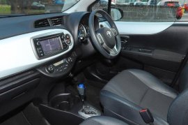 Toyota YARIS HYBRID 5-DR 1.5 VVT-i