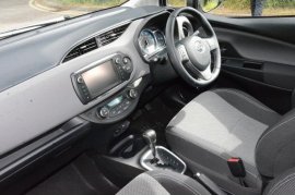 Toyota YARIS HYBRID 5-DR 1.5 VVT-i