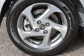 Toyota YARIS HYBRID 5-DR 1.5 VVT-i