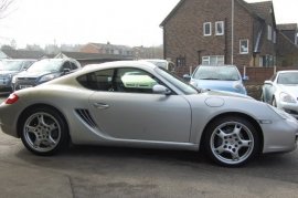 Porsche Cayman 2.7