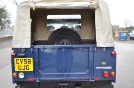 Land Rover Defender 2.4