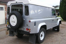 Land Rover Defender 2.4