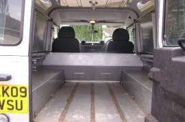 Land Rover Defender 2.4