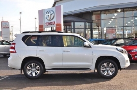 Toyota LAND CRUISER 5-DR 3.0 D-4D 4X4 Invincible