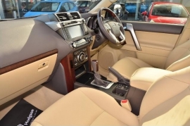 Toyota LAND CRUISER 5-DR 3.0 D-4D 4X4 Invincible