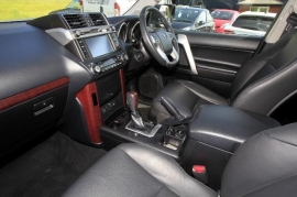 Toyota LAND CRUISER 5-DR 3.0 D-4D 4X4 Icon