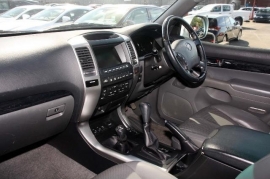 Toyota LAND CRUISER 5-DR 3.0 D-4D Invincible