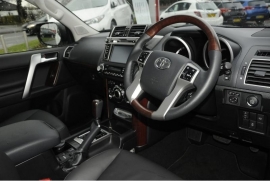 oyota Land Cruiser 3.0 D-4D 4X4 Invincible