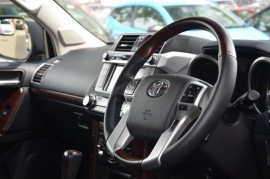 Toyota LAND CRUISER 5-DR 2.8 D-4D 4X4