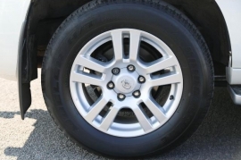 Toyota LAND CRUISER 5-DR 3.0 D-4D LC5
