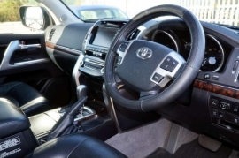 Toyota LAND CRUISER V8 5-DR 4.5 D-4D 4X4