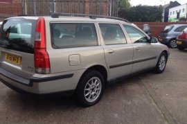 Volvo V70 2.4