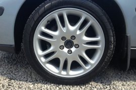 Volvo V70 2.3