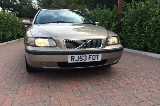 Volvo V70 2.4
