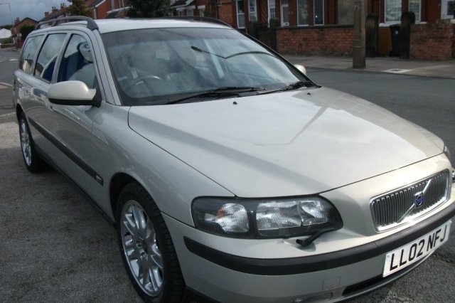 Volvo V70 2.4