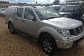 Nissan Navara DCab Pickup Platinum 2.5dCi