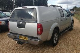 Nissan Navara DCab Pickup Platinum 2.5dCi