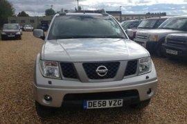 Nissan Navara DCab Pickup Platinum 2.5dCi