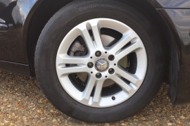 Mercedes-Benz E220 CDI AVANTGARDE 2.1