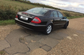 Mercedes-Benz E220 CDI AVANTGARDE 2.1